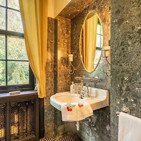 Rocchetta By Halldis Villa *