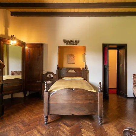 Rocchetta By Halldis *